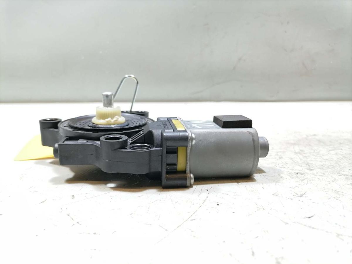 Hyundai I30 original Fensterhebermotor vorn links Bj.2014